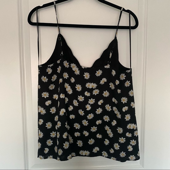 NWOT Socialite Scalloped Chiffon Tank Top Black Daisy Flower - SIZE M - Picture 4 of 5